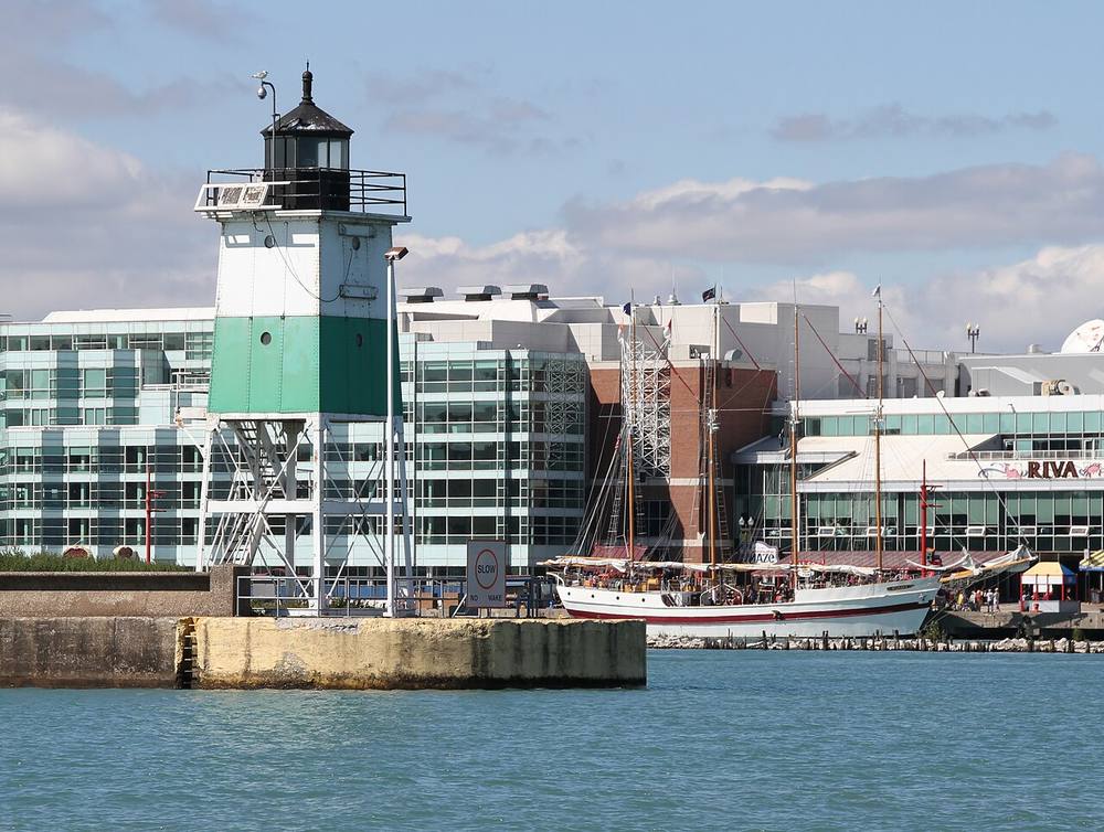 Chicago Harbor Southeast Guidewall Light