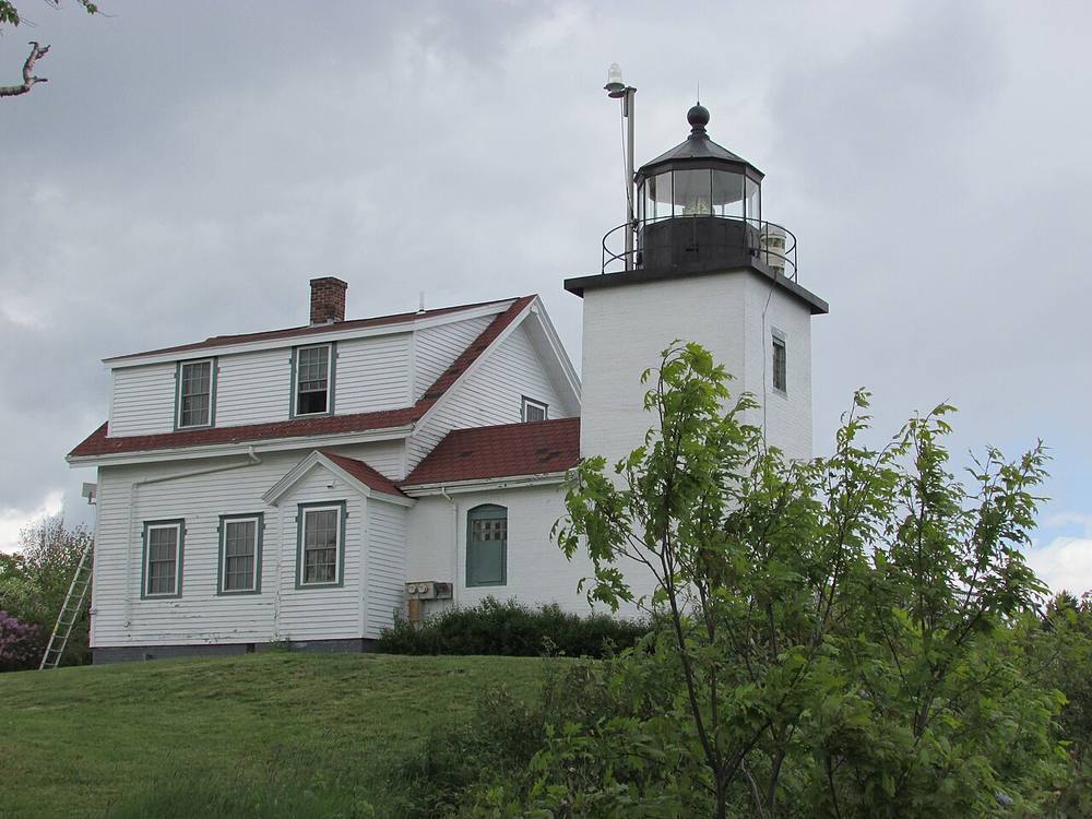 Fort Point Lighthouse