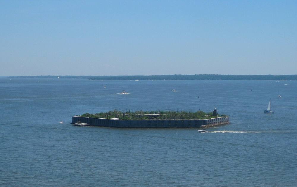 Fort Carroll Lighthouse