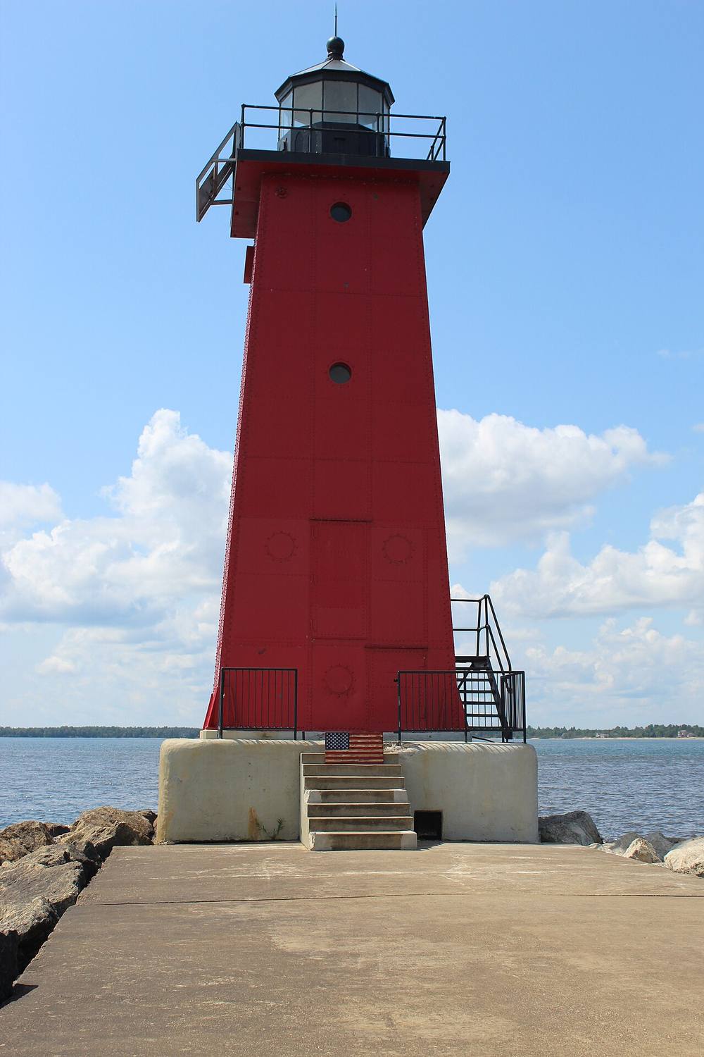 Manistique East Breakwater Light