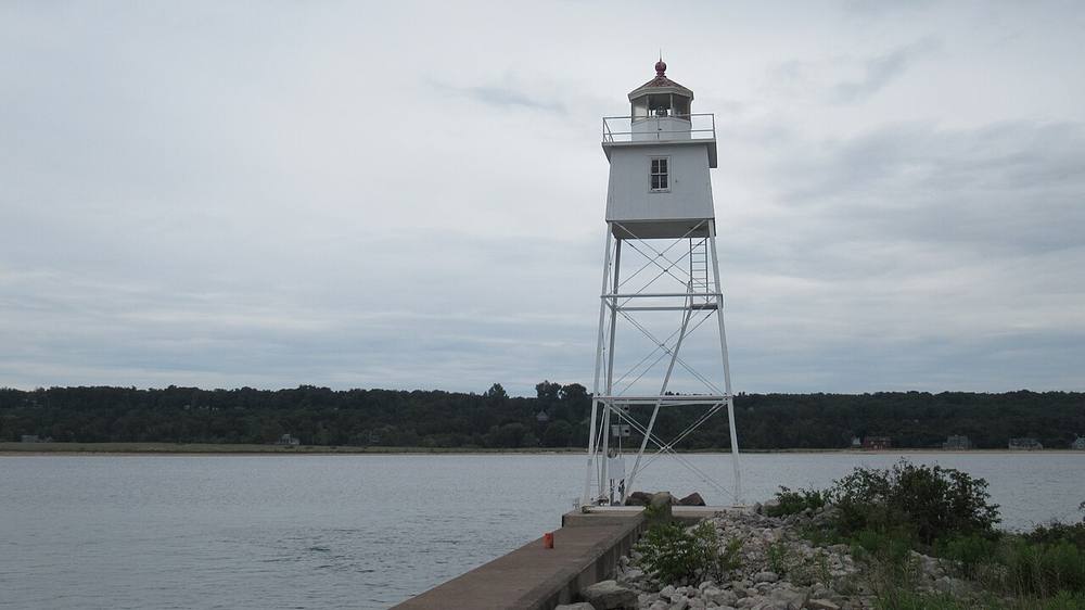 Grand Marais Harbor of Refuge Inner Light