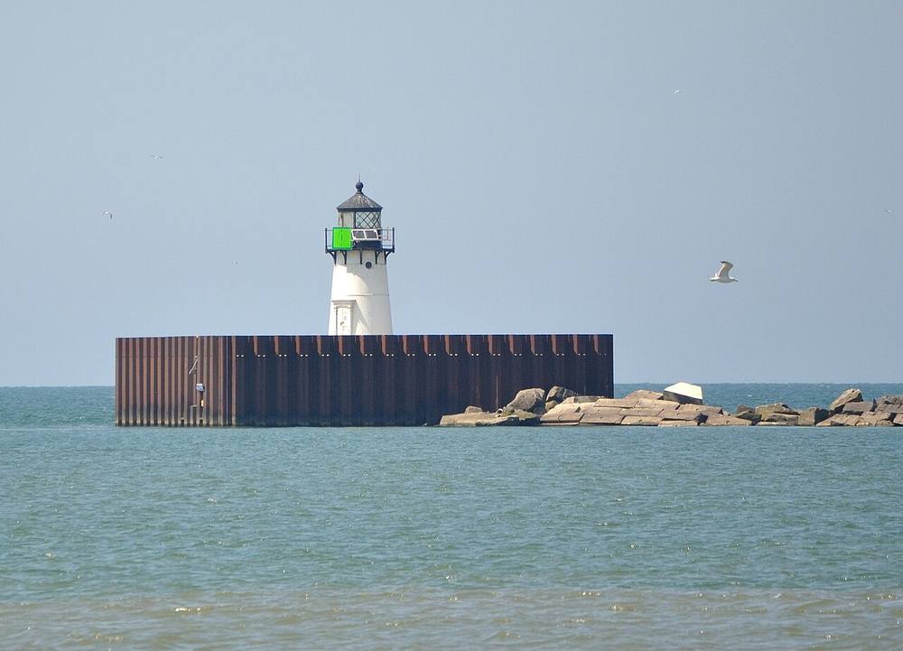 Cleveland Harbor East Pierhead Light