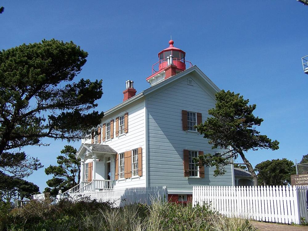 Yaquina Bay Lighthouse